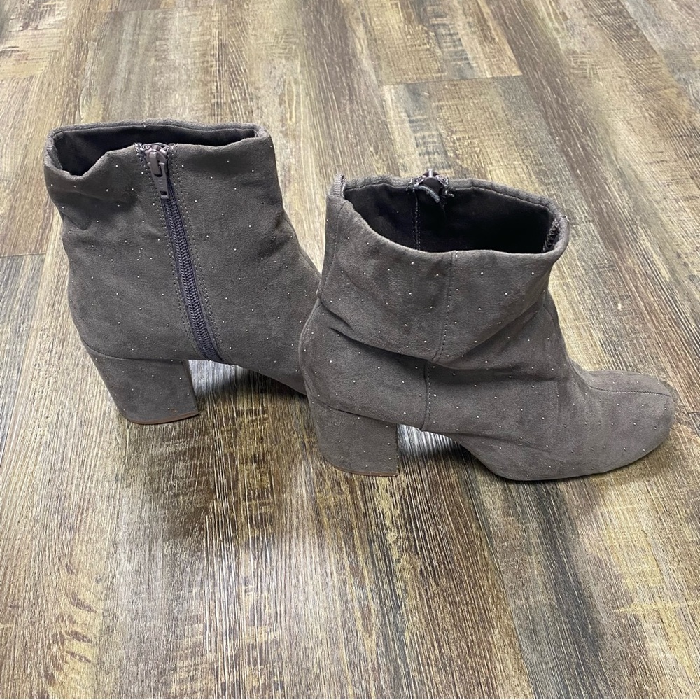 Clearance OLD Navy Ladies booties size 8 taupe with‎ gold beading 3” heel